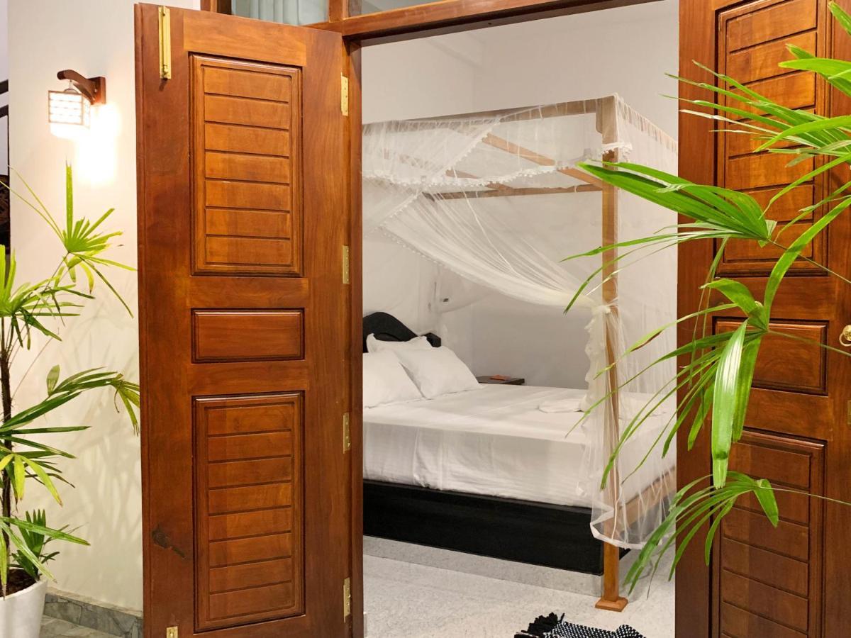 Golden Wave Hotel Ахангама Екстериор снимка