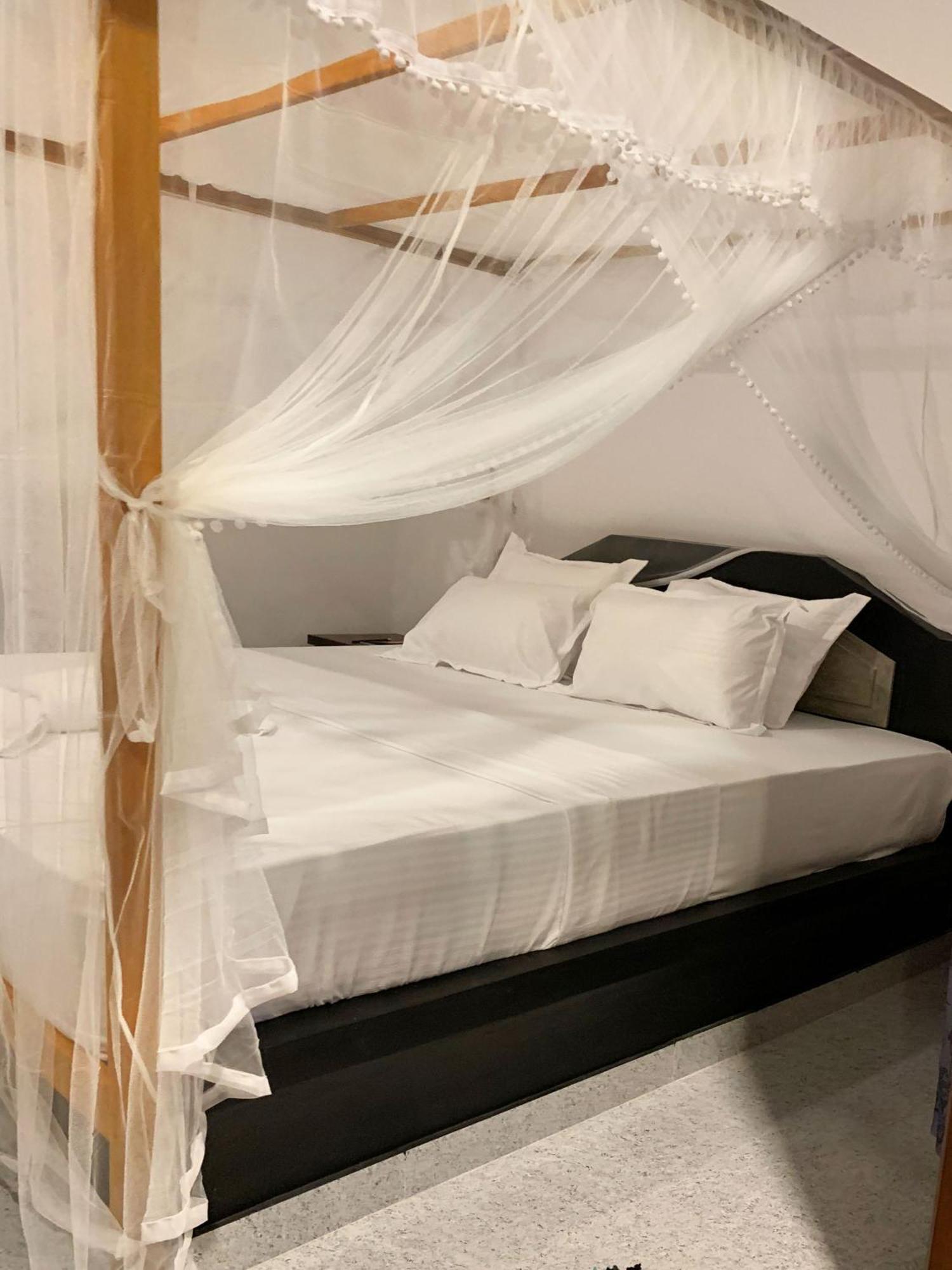 Golden Wave Hotel Ахангама Екстериор снимка